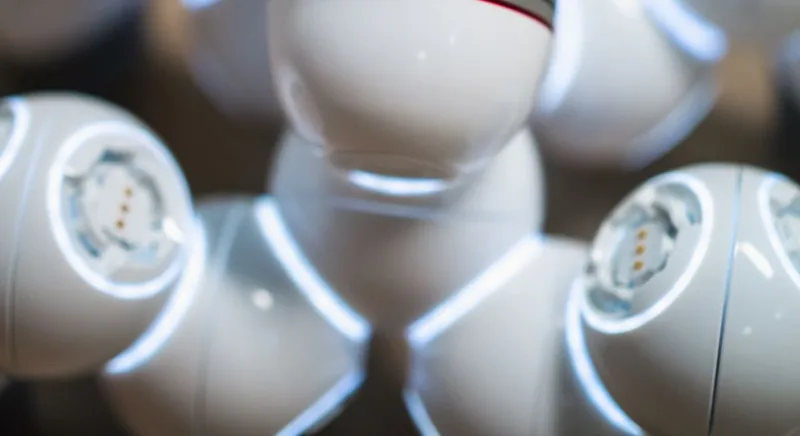 Robot head with a camera eye used for object detection